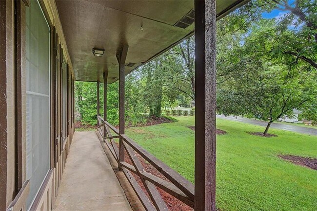 Building Photo - 2985 Fredrick Dr