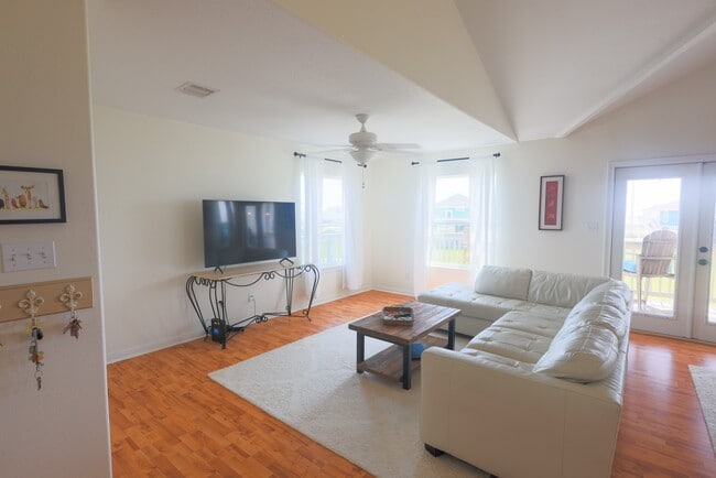 Building Photo - 4106 Temprano Dr