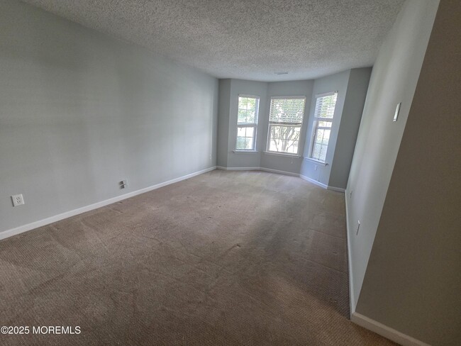 Building Photo - 277 Tulip Ln