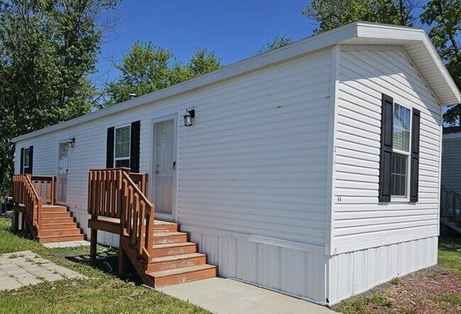 Building Photo - 2408 Dogwood St