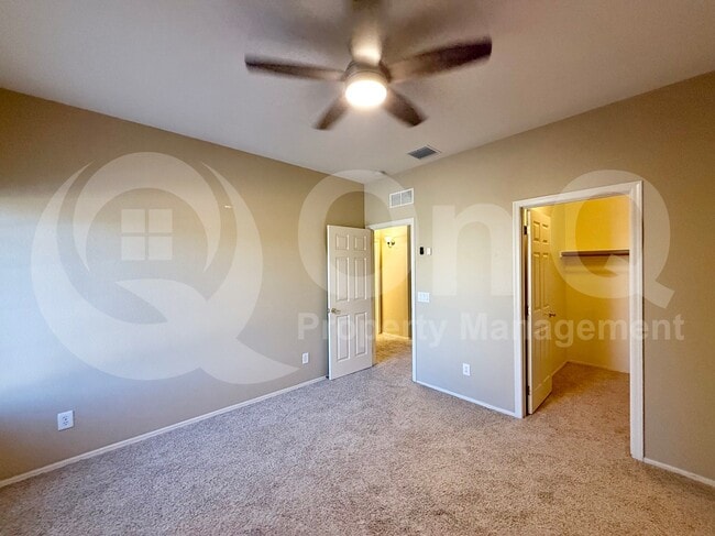 Building Photo - 1432 S Apache Dr