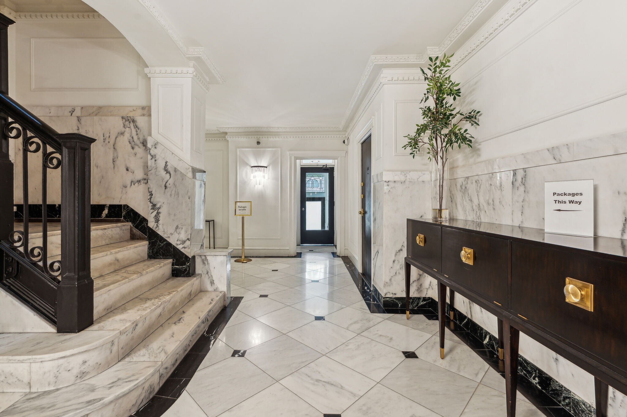 Building Photo - 2201 Chestnut St