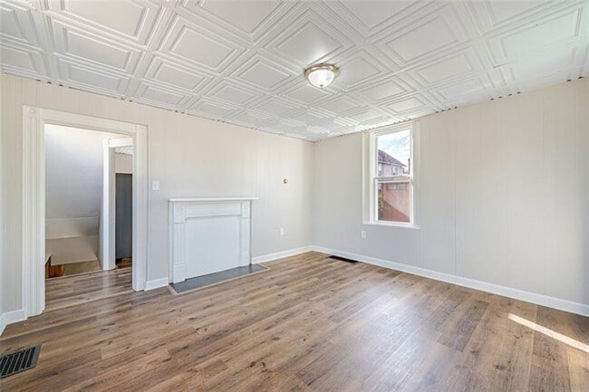 Building Photo - 212 Penn St