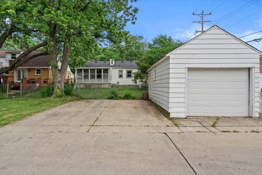 Building Photo - 3121 N 93rd St