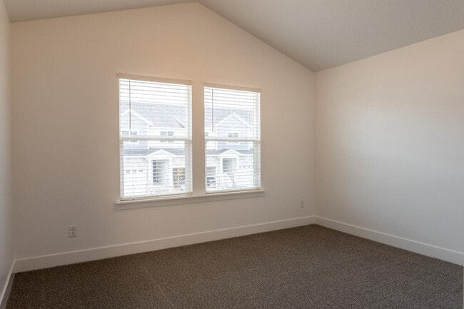 Building Photo - 878 Portman Wy