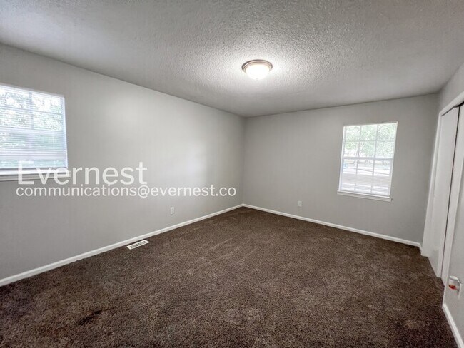 Building Photo - 3-Bed/2-Bath Home/ Pet Friendly/Voucher Accepted/ Available Soon!