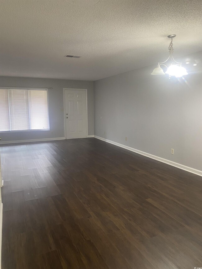 Building Photo - 409 Garden Dr