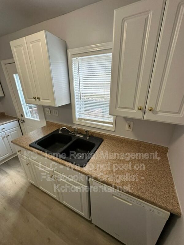 Building Photo - 4116 Springfield St