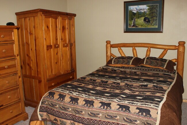 Building Photo - Lake Haus Condo - WINTER RENTAL-1 Bedroom/1 Bath Unit w/Washer & Dryer