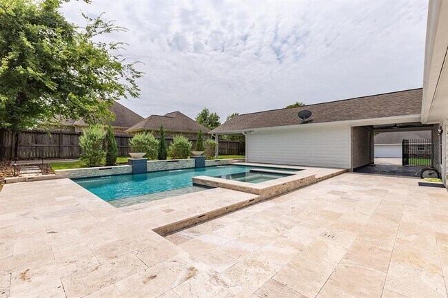 Building Photo - 12830 Point Aquarius Blvd