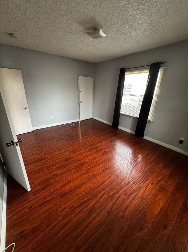 Building Photo - Alburtis Duplex