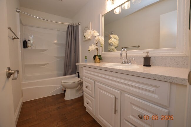 Building Photo - 4406 Newhaven Dr