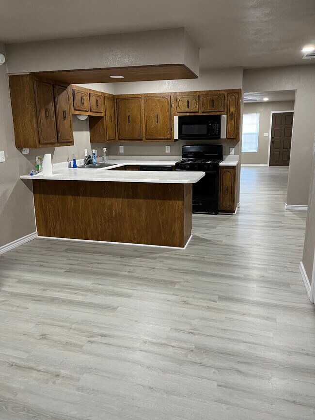 Building Photo - 215 W Grand St