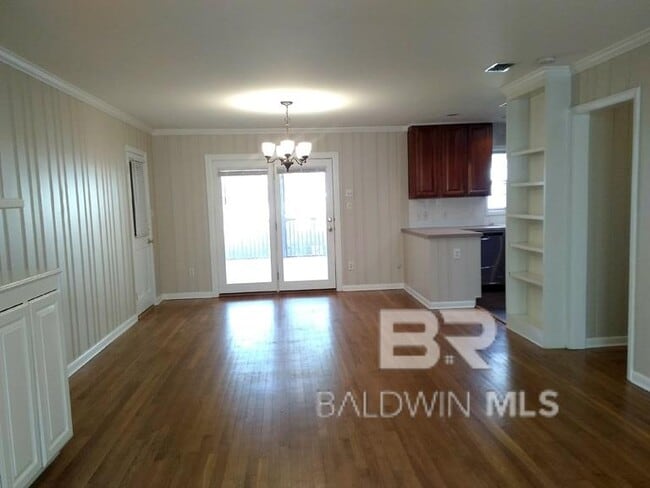 Building Photo - 25 Laurel Ave