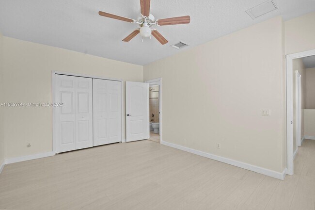 Building Photo - 2700 Creekside Dr