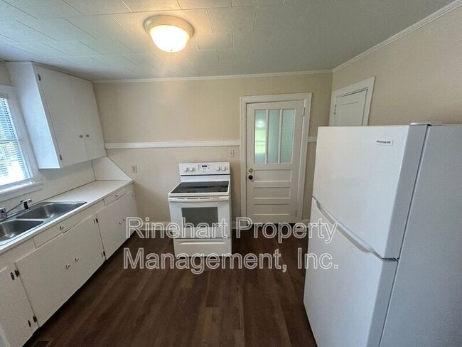 Building Photo - 857 Bradley St
