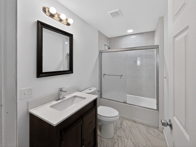 Building Photo - 247 Pilgrim Ave