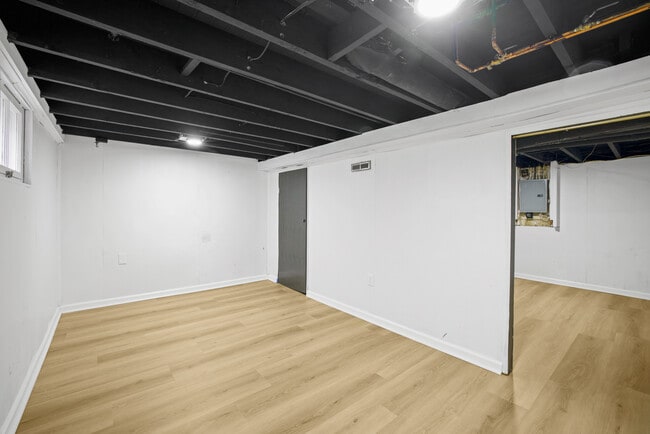 Building Photo - 1369 Tonawanda Ave