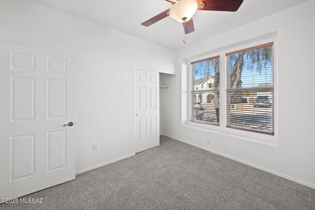 Building Photo - Lovely 4 bedroom, 2 bath home with 2 car garage