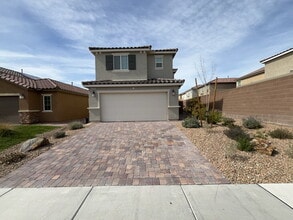 Building Photo - Beautiful two-story home with a bright open floor plan and modern finishes throughout. The spacio...