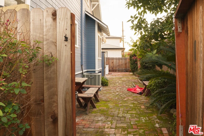 Building Photo - 3210 Manitou Ave