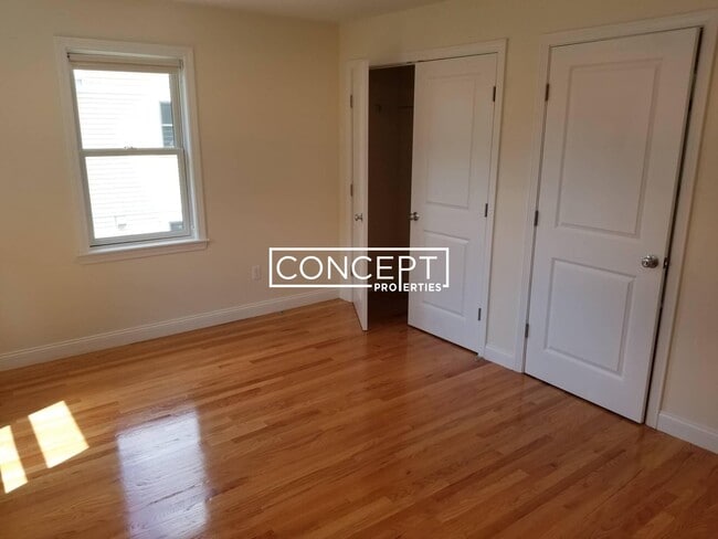 Building Photo - 94 Waumbeck St