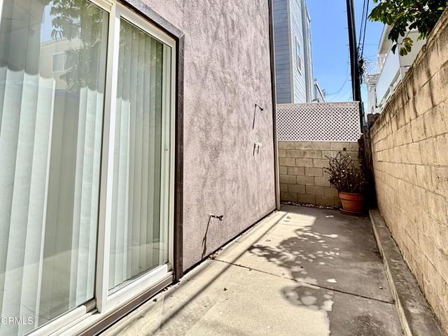 Building Photo - 272 Cahuenga Dr