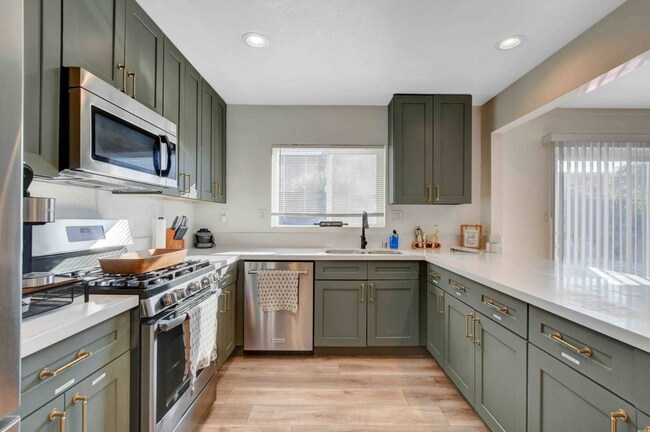 Building Photo - 2523 Palma Vista Ave