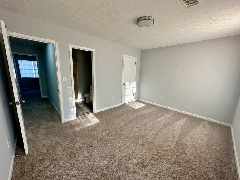 Building Photo - 1749 Hunting Creek Dr SE