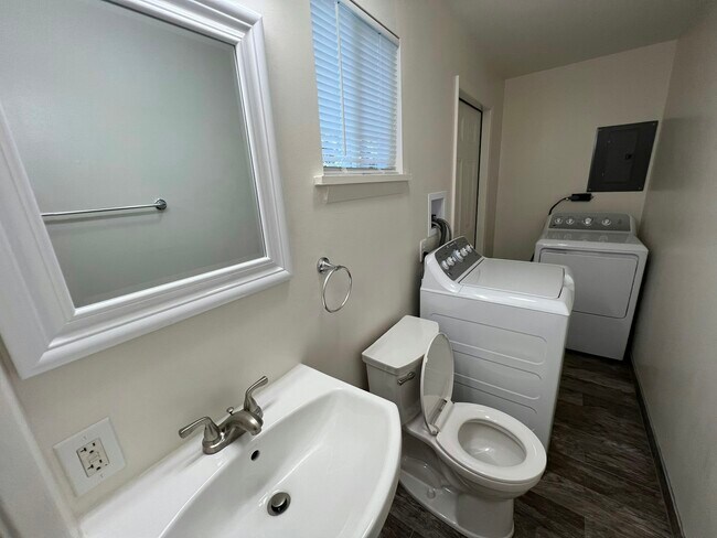 Building Photo - 1901 Beaver Rd