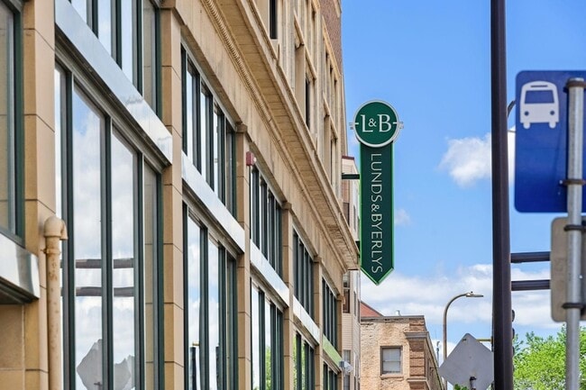 Building Photo - 11 S 12th St