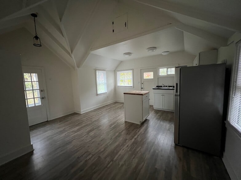 Building Photo - 826 Dryden Rd