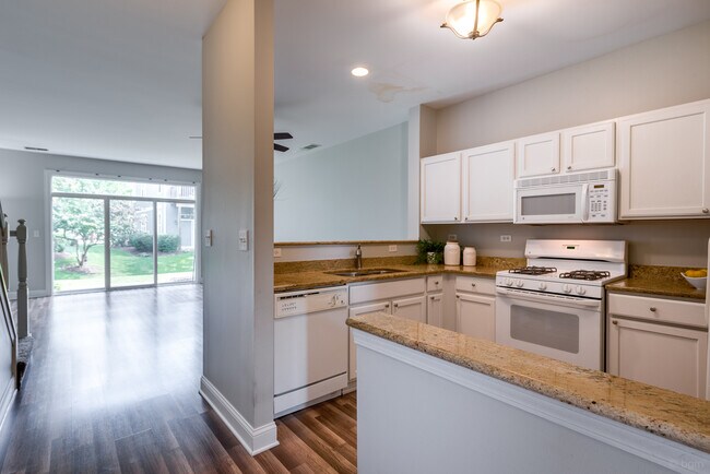 Building Photo - 806 Woodewind Dr