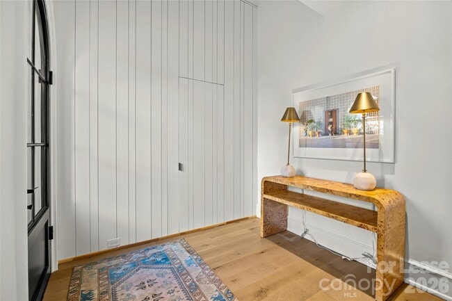 Building Photo - 2622 Chelsea Dr