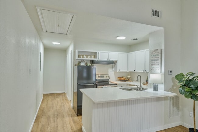 Building Photo - 31 Harbour Row Dr