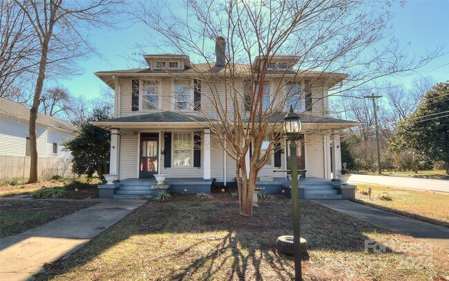 Primary Photo - 807-809 W Franklin St