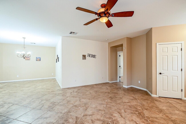 Building Photo - 15370 W Bloomfield Rd