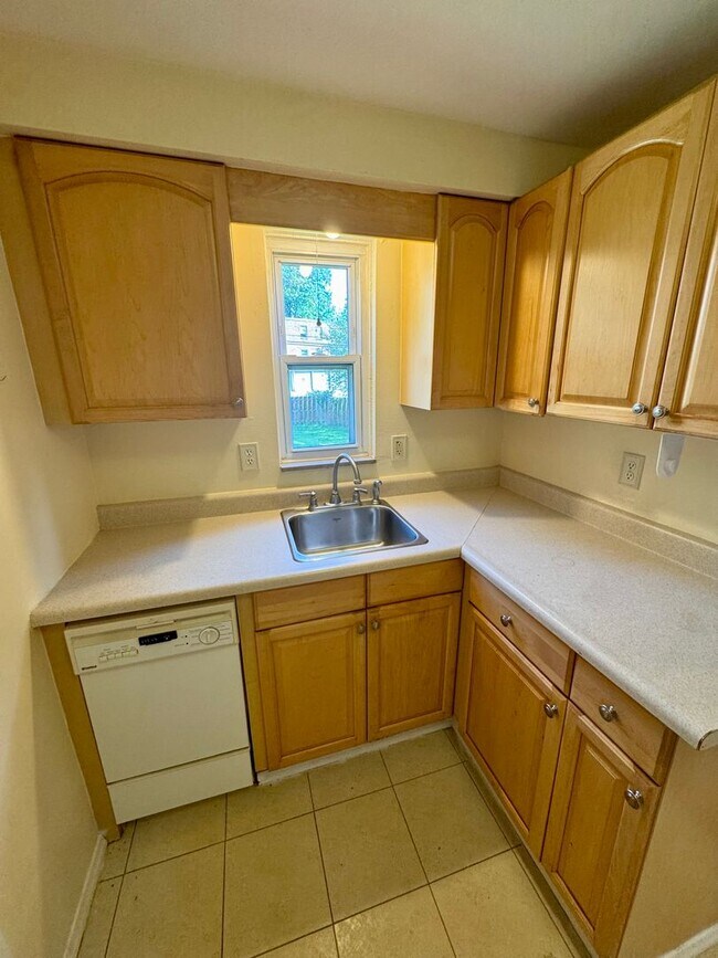 Building Photo - 1076 Thornwood Dr