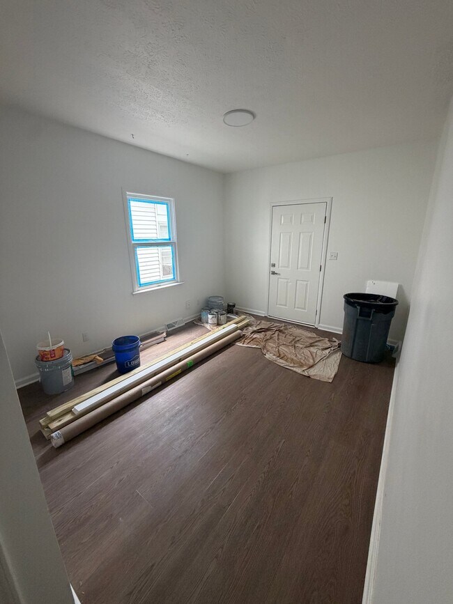 Building Photo - 3229 Kirby Ave