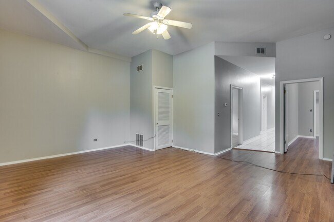 Building Photo - 1825 N Kedzie Ave