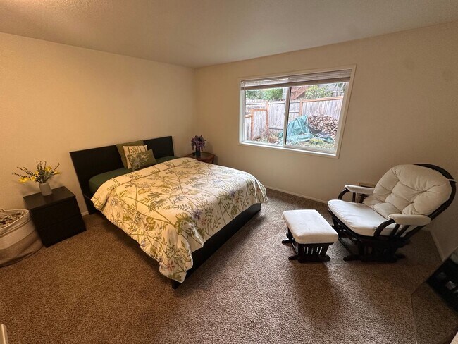 Building Photo - Wonderful Two-Story Seattle House ready to for a family to make it a HOME!