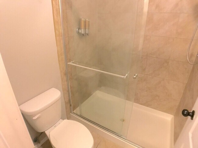 Building Photo - Modern 3 bedroom in Tierra Oeste neighborh...