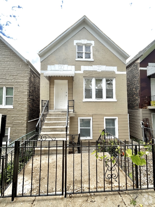 Building Photo - 3215 S Throop St