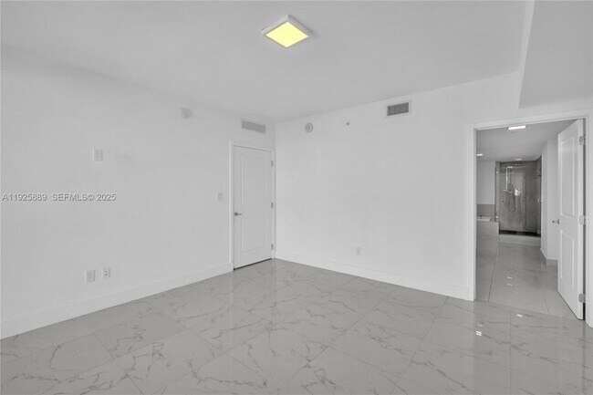 Building Photo - 400 Sunny Isles Blvd