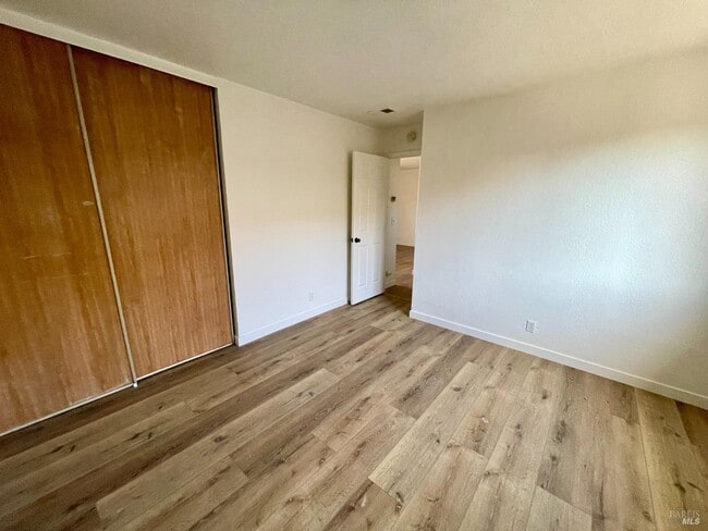 Building Photo - 2424 Kenton Ct