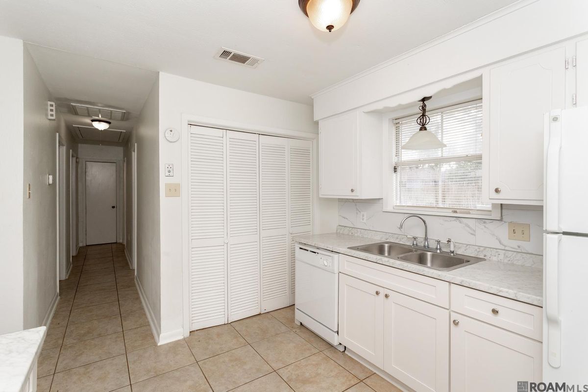 Building Photo - 3431 Brightside Dr
