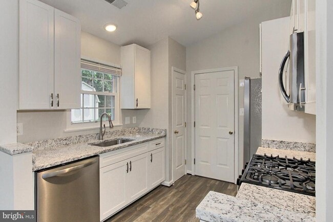 Building Photo - 20585 Triple Crown Ct