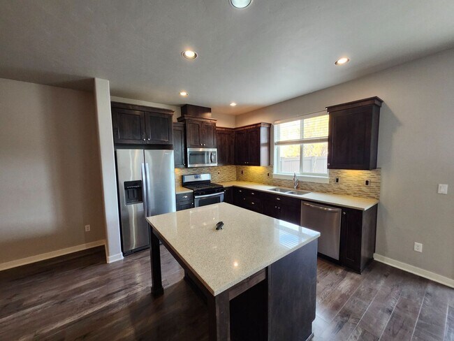 Building Photo - 3035 SW Black Butte Ln
