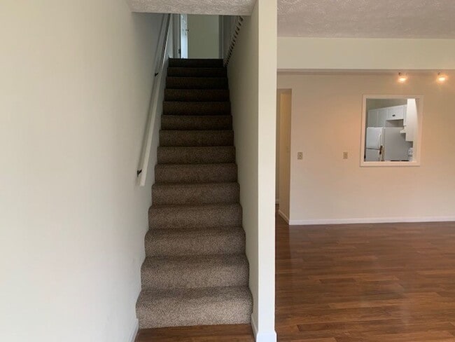 Building Photo - 1300-1302 S Hickory Grove Lane