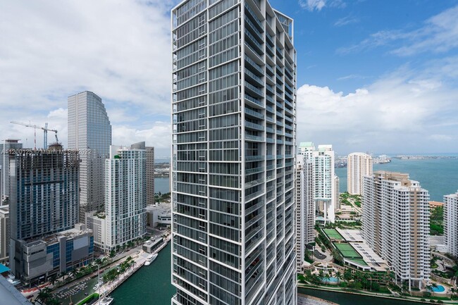 Building Photo - 485 Brickell Ave